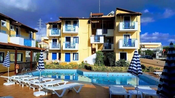Готель Mareva Apartments 3*